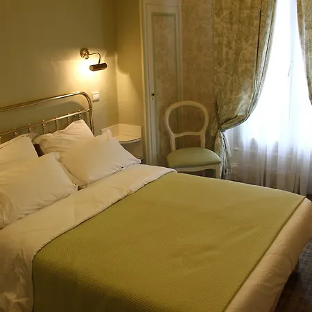 Camille Tapestry Collection By Hilton 4* Paris