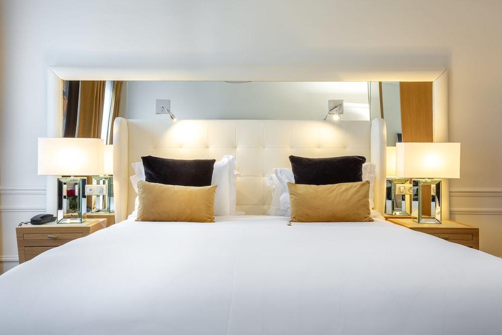 Hotel Camille Tapestry Collection By Hilton