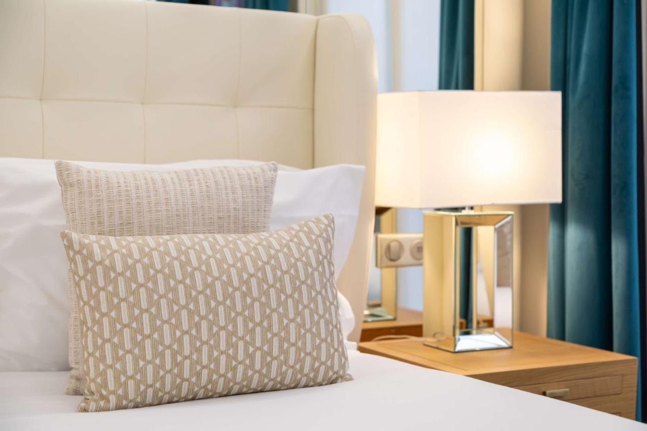 Camille Tapestry Collection By Hilton 4*