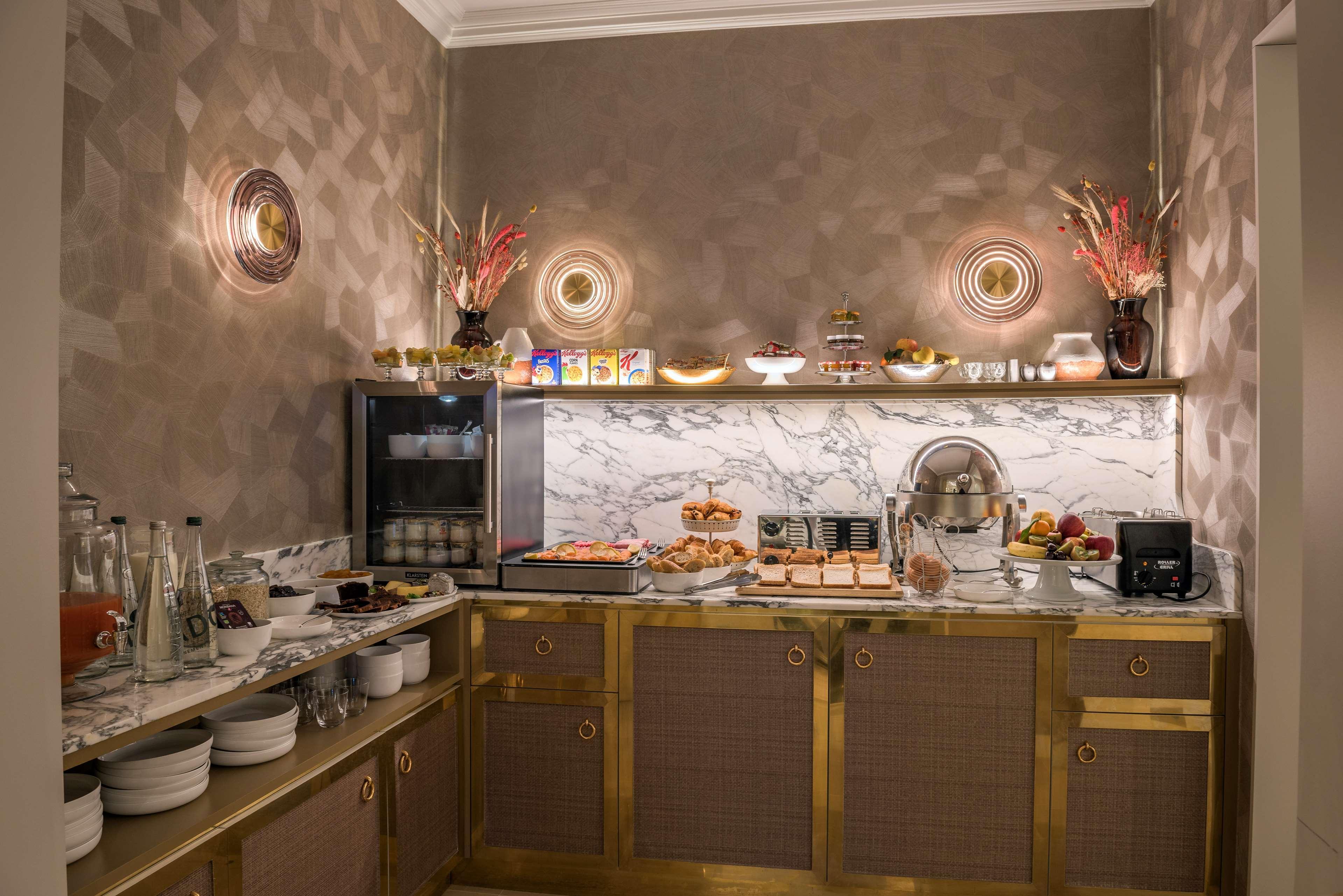 Hotel Camille Tapestry Collection By Hilton Parigi