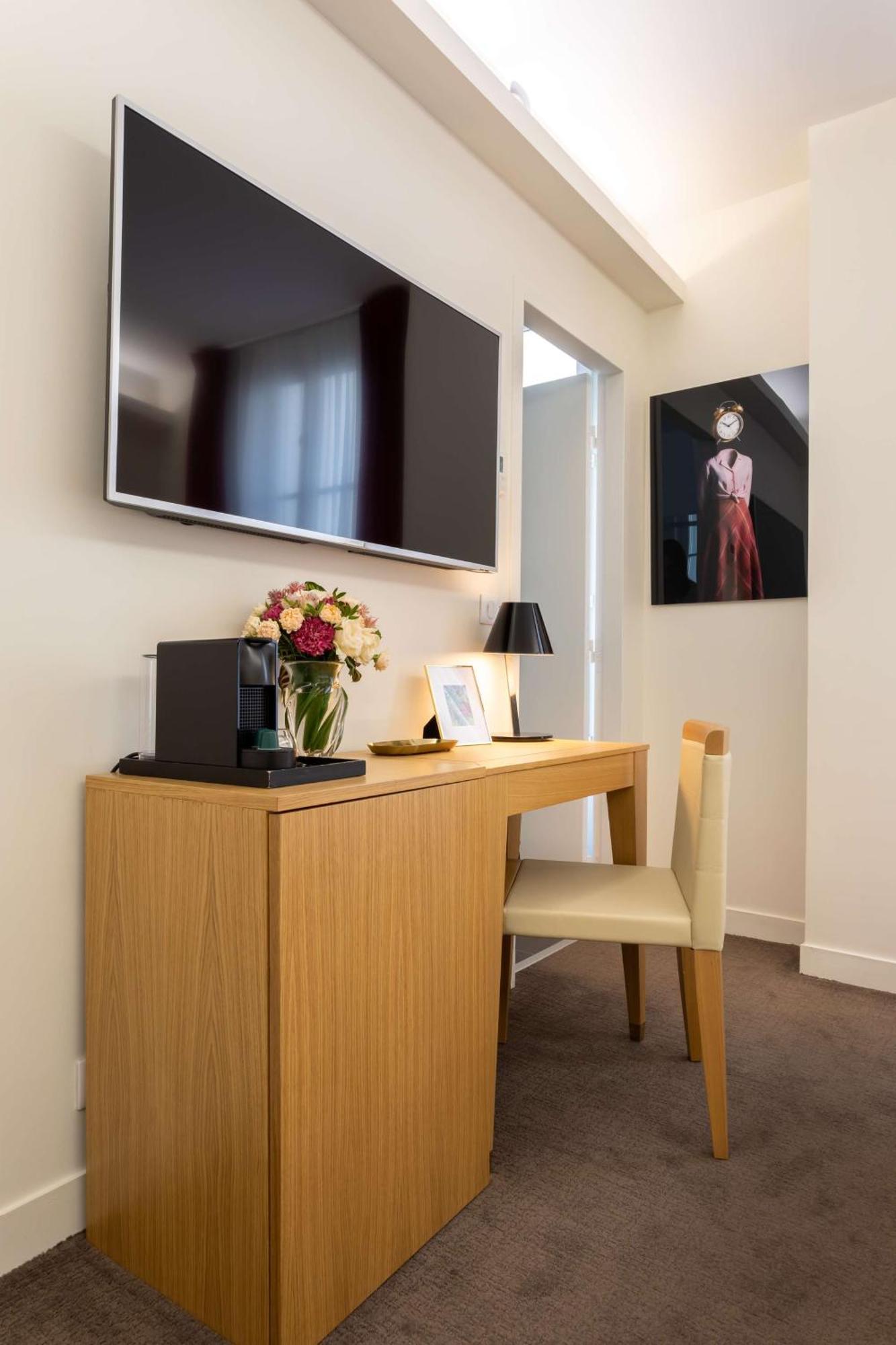 Camille Tapestry Collection By Hilton 4* Paris