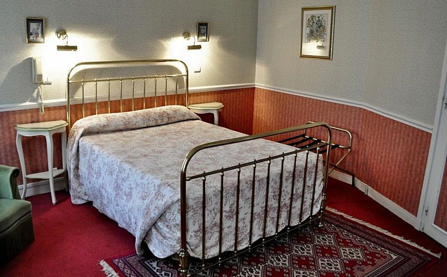 Hotel Camille Tapestry Collection By Hilton Paris