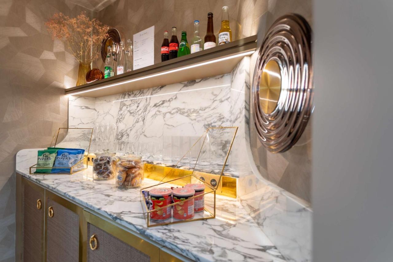 Camille Tapestry Collection By Hilton Hotel Parigi