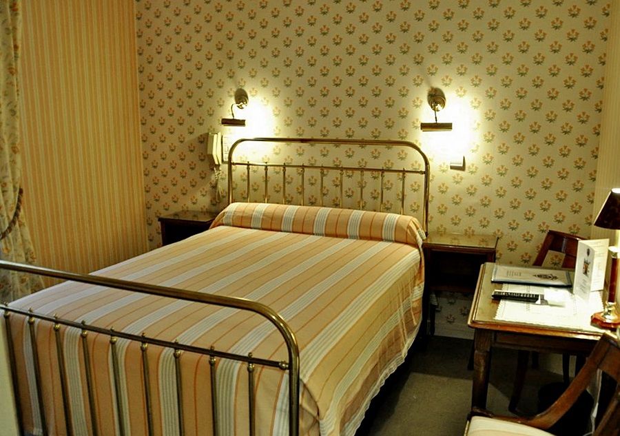 Camille Tapestry Collection By Hilton Hotel Parigi